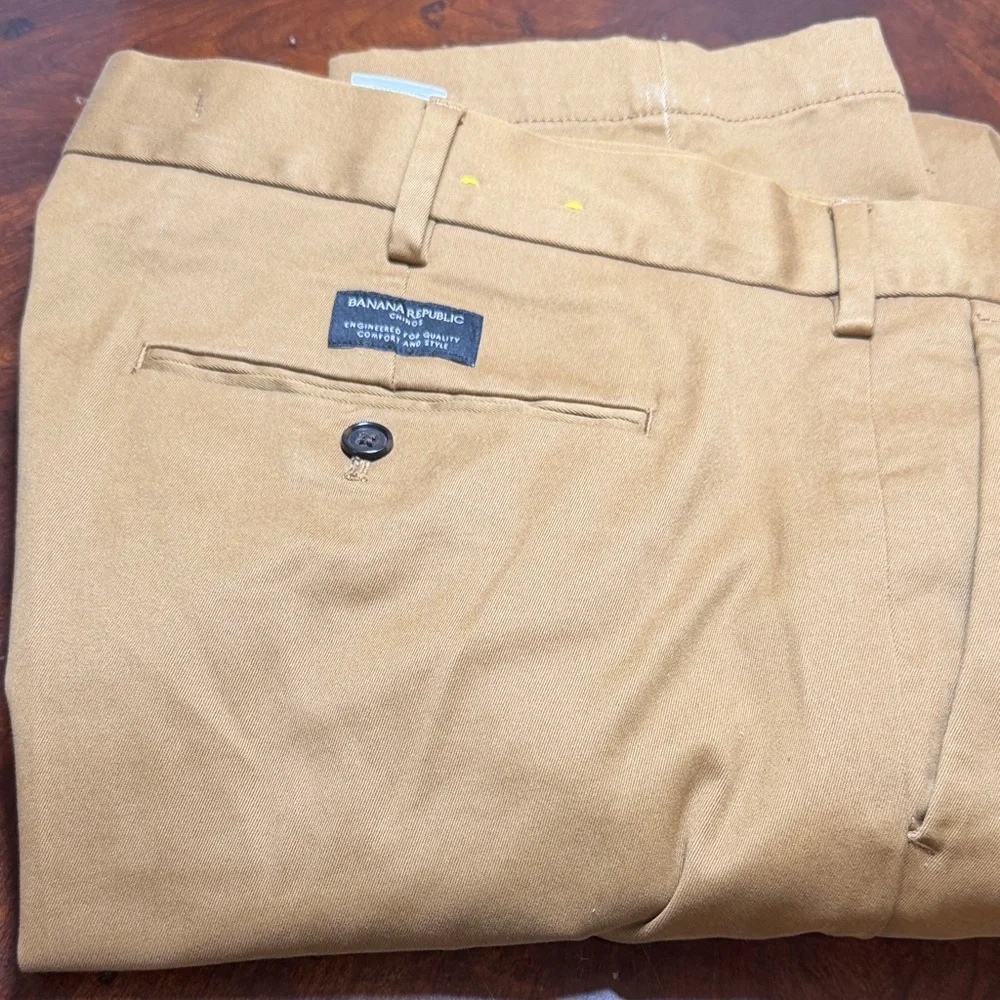 Banana Republic Tan Chino Pants‎